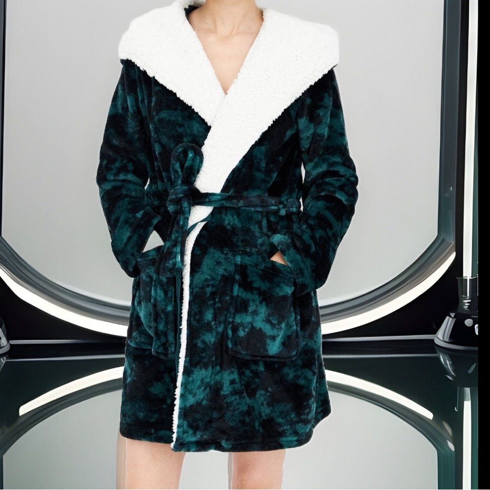 Jenni Women's Cozy Sherpa-Lined Hooded Robe, X-Small-Medium Green Camouflage.NWT